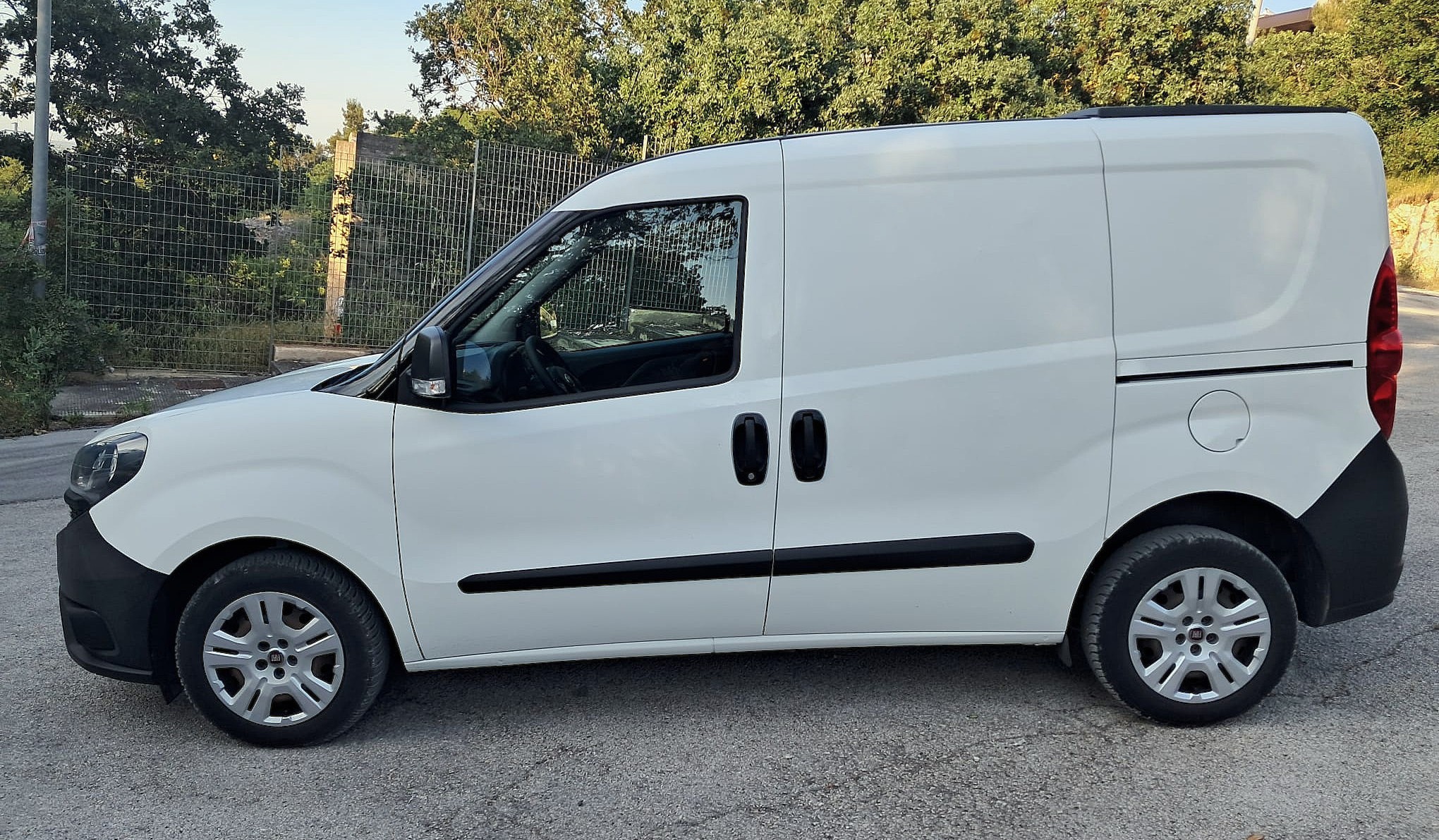 Fiat Doblo 1.6 MJT 105CV S&S PC-TN Cargo Lounge – 3 posti – Doppia porta laterale e voletto posteriore