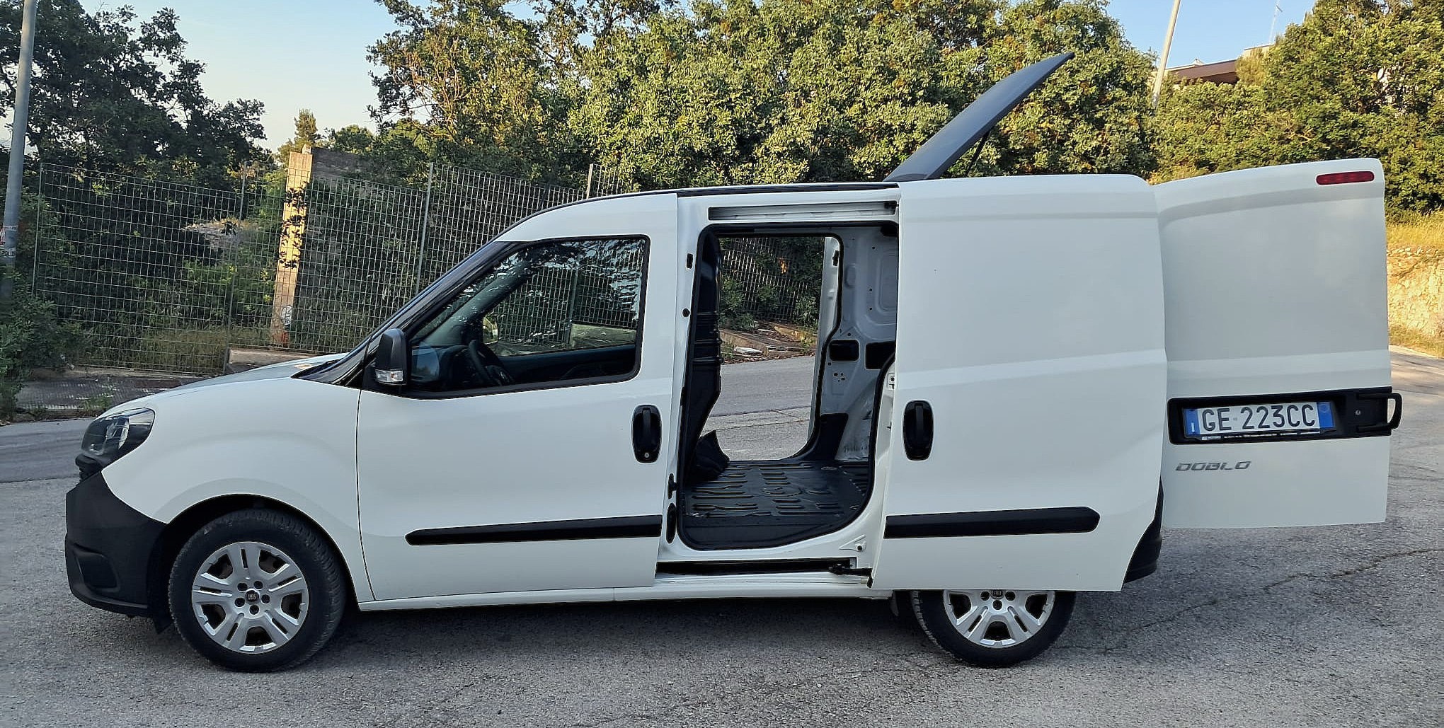 Fiat Doblo 1.6 MJT 105CV S&S PC-TN Cargo Lounge – 3 posti – Doppia porta laterale e voletto posteriore