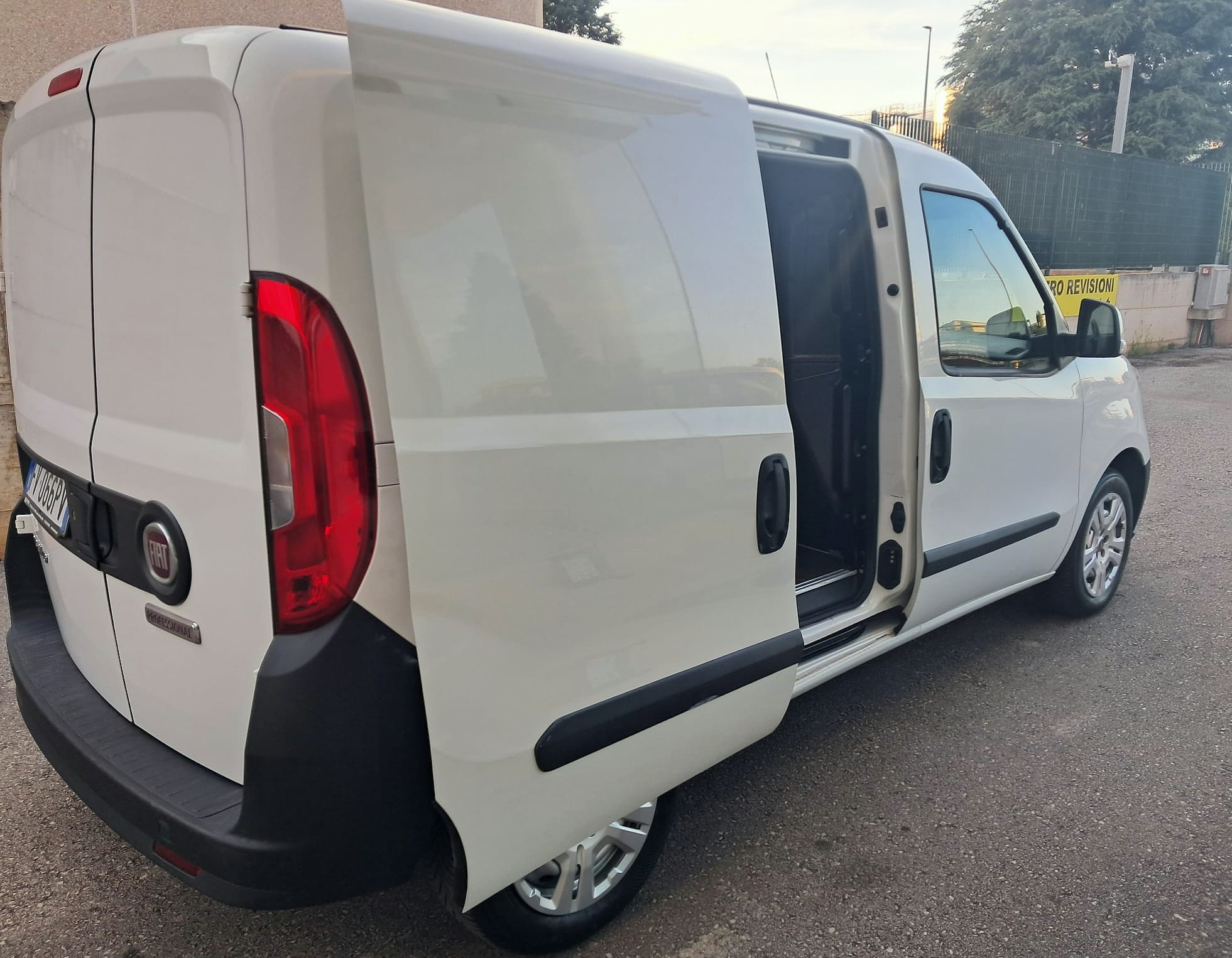 Fiat Doblò 1.6 MJT 105CV PC-TN Cargo Lamierato SX – Doppia porta laterale (Iva Esposta)