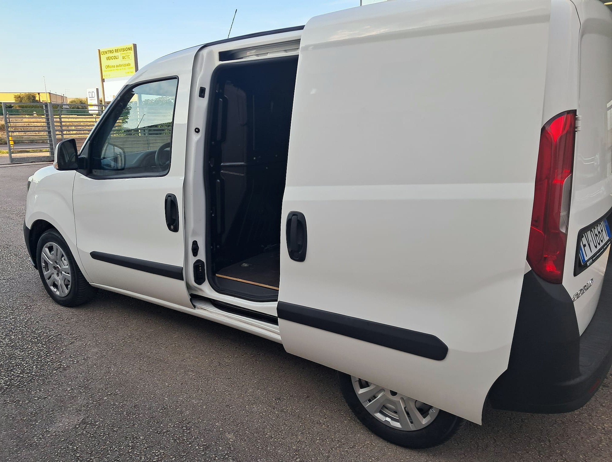 Fiat Doblò 1.6 MJT 105CV PC-TN Cargo Lamierato SX – Doppia porta laterale (Iva Esposta)