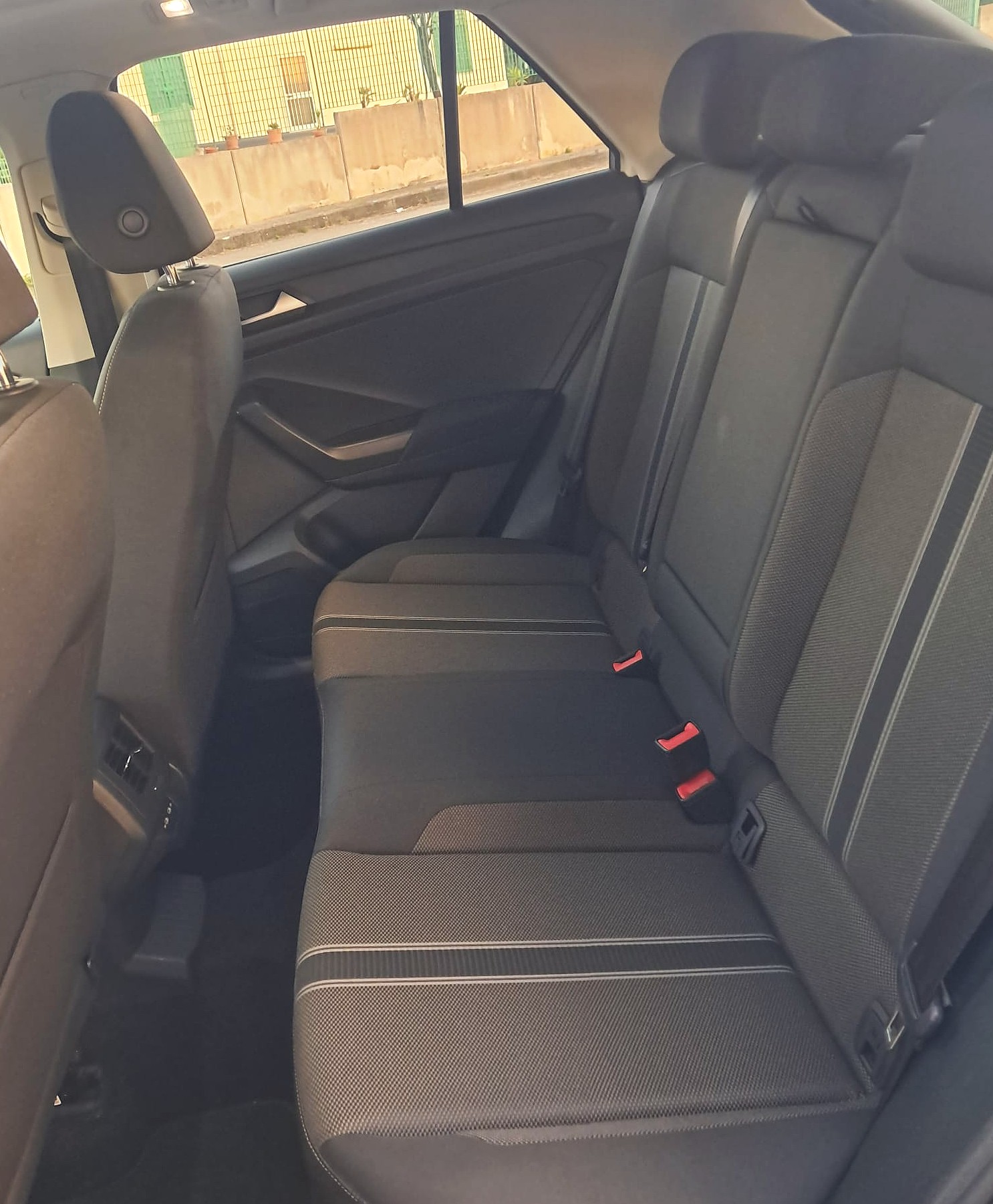 Volkswagen T-Roc 2.0 TDI SCR 150 CV DSG Business con tetto panoramico (IVA Esposta)
