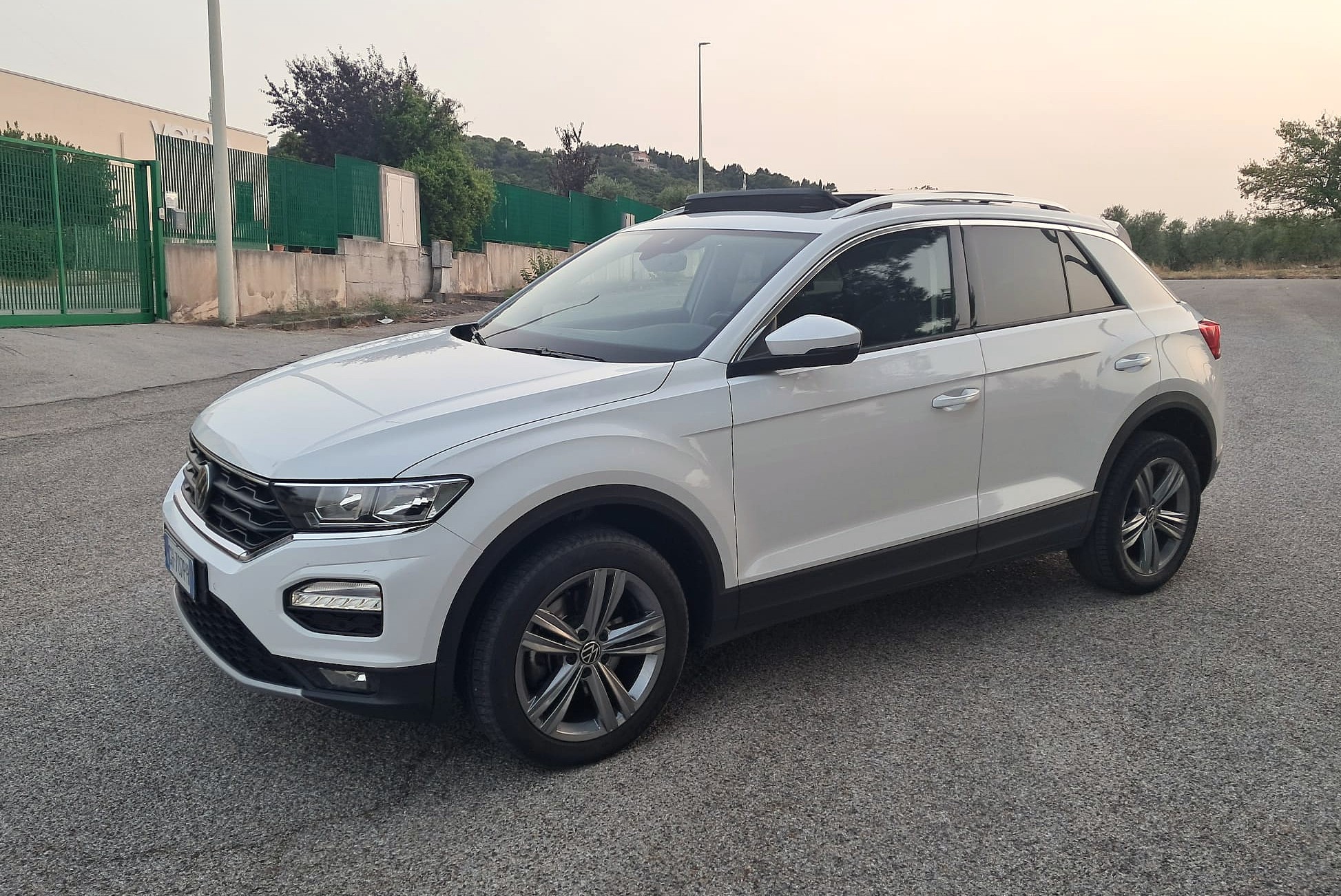 Volkswagen T-Roc 2.0 TDI SCR 150 CV DSG Business con tetto panoramico (IVA Esposta)