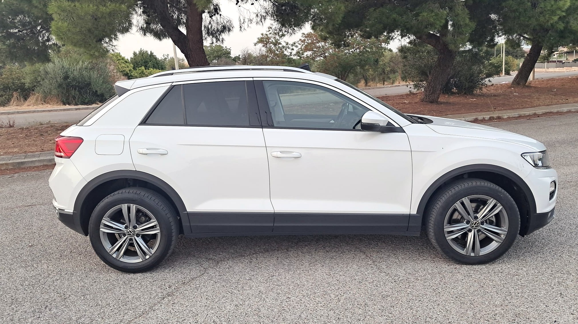 Volkswagen T-Roc 2.0 TDI SCR 150 CV DSG Business con tetto panoramico (IVA Esposta)