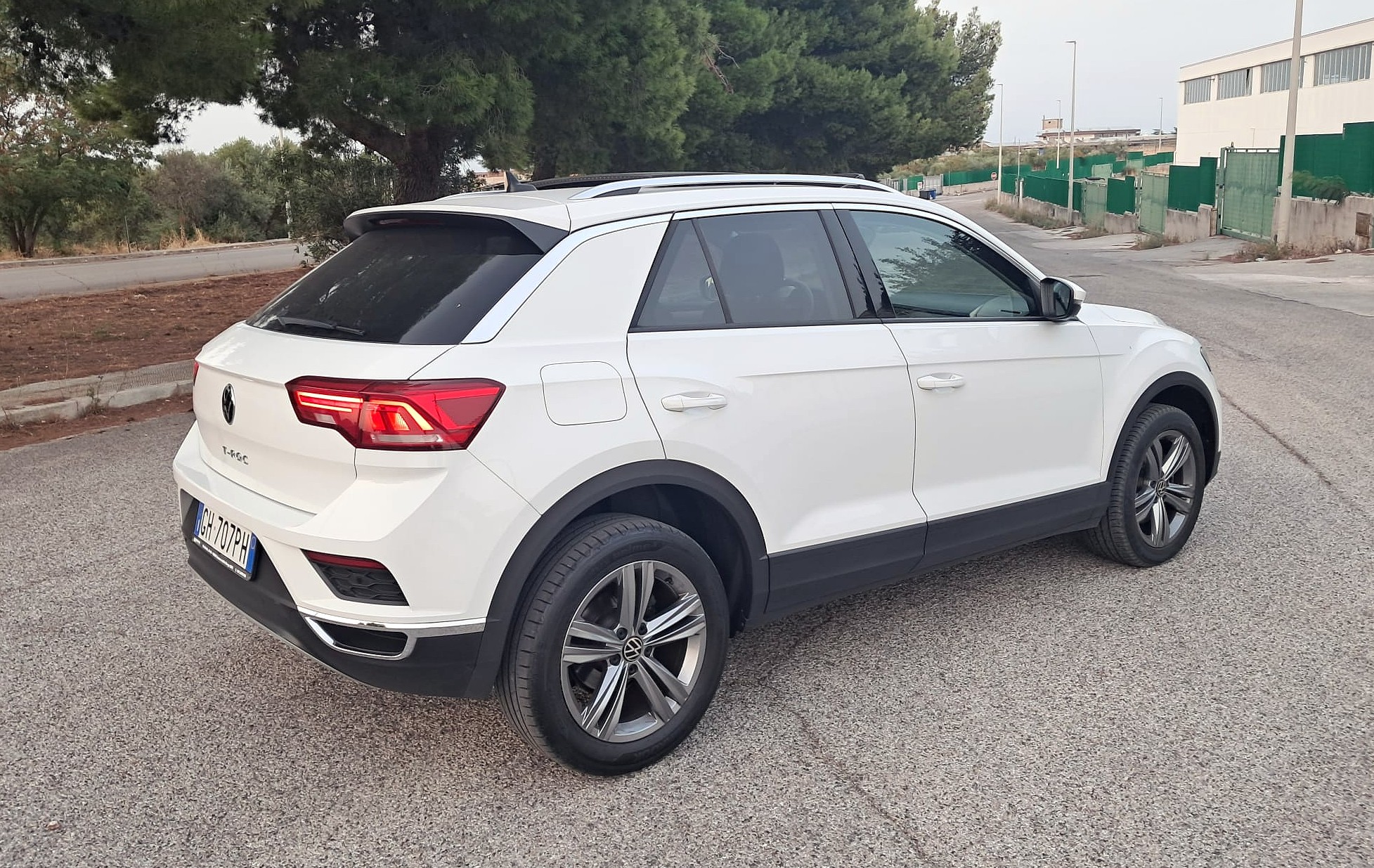 Volkswagen T-Roc 2.0 TDI SCR 150 CV DSG Business con tetto panoramico (IVA Esposta)